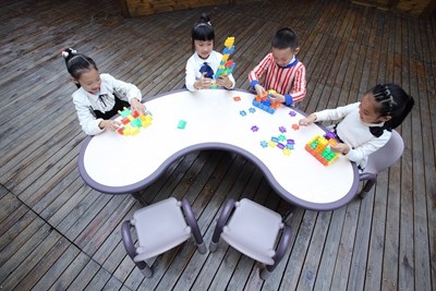 Kids table and chair 003